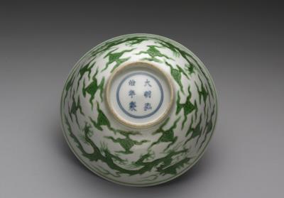 图片[3]-Bowl with incised two dragons playing with a pearl decoration in overglaze green, Ming dynasty, Hongzhi reign (1488-1505)-China Archive